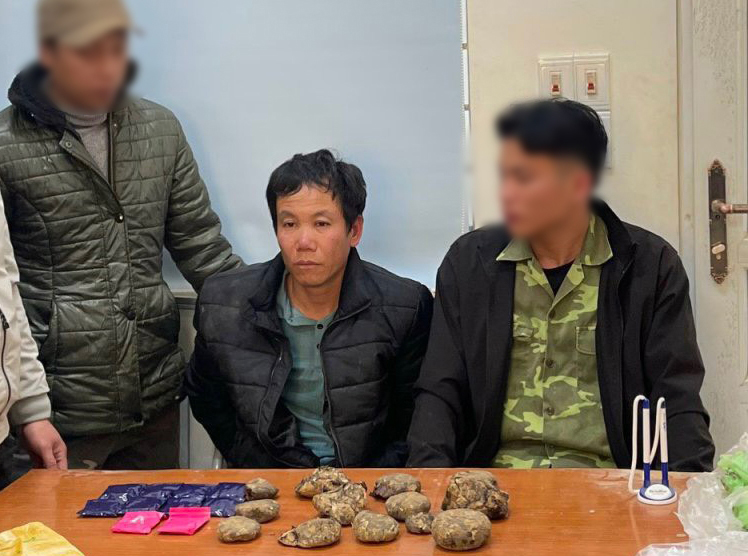 Bắt đối tượng mua bán 2 000 viên hồng phiến và 2kg thuốc phiện