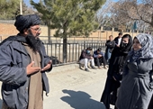 Taliban đình chỉ nữ sinh tới các trường đại học, LHQ phản ứng