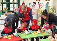 VKSND huyện Điện Biên trao yêu thương giúp trẻ em nghèo xã Phu Luông