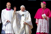 Cựu Giáo hoàng Benedict qua đời ở tuổi 95
