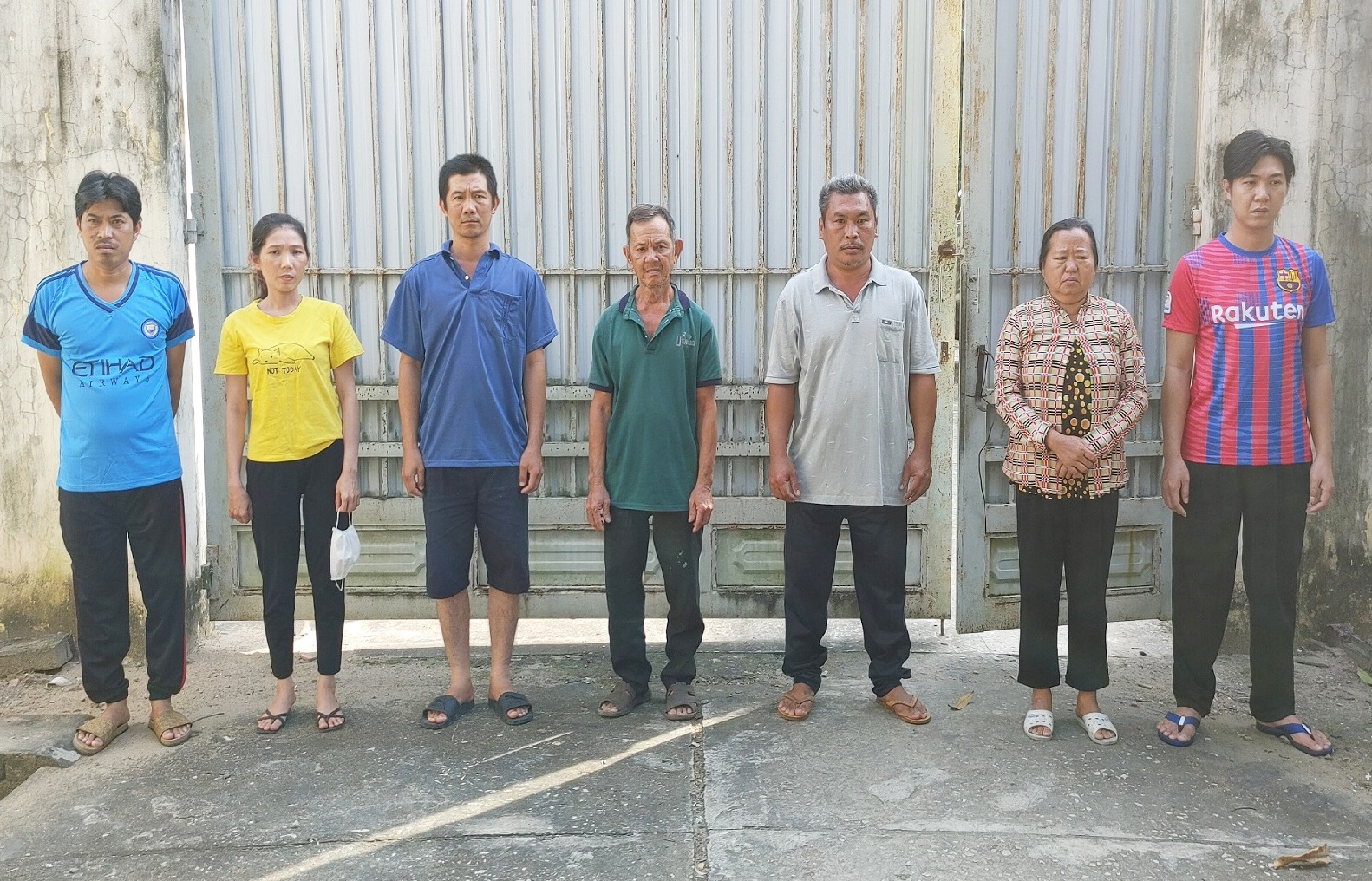 Khởi tố bị can, bắt tạm giam 7 bị can đánh bạc ăn tiền