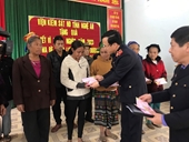 VKSND tỉnh Nghệ An thăm và tặng quà Tết các gia đình có hoàn cảnh khó khăn