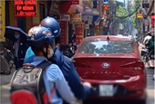 Xử phạt, tước bằng lái tài xế ô tô đi vào đường cấm qua tin báo facebook