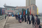 Hơn 1 000 người Trung Quốc xuất cảnh qua cửa khẩu Móng Cái ngày đầu thông quan