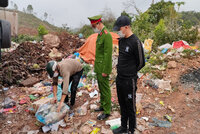 Phát hiện xe chở hơn 5 tấn tai lợn bắt đầu phân huỷ