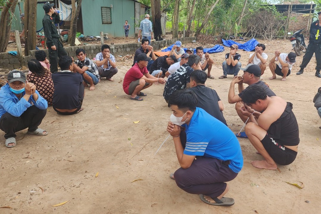 Bắt quả tang tụ điểm đánh bạc tại Phú Quốc tạm giữ 30 đối tượng