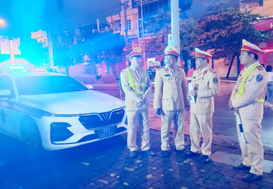 CSGT Công an tỉnh Nam Định phối hợp với Bộ Công an tăng cường kiểm soát, xử lý vi phạm nồng độ cồn