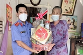 VKSND tỉnh Bình Thuận thăm, chúc Tết thân nhân gia đình liệt sỹ