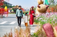 “Happy Tết” diệu kỳ trên đường hoa Home Hanoi Xuan 2023