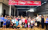 VKSND huyện Chư Sê thăm, tặng quà tại Mái ấm tình thương nuôi dưỡng 131 cháu bé mồ côi