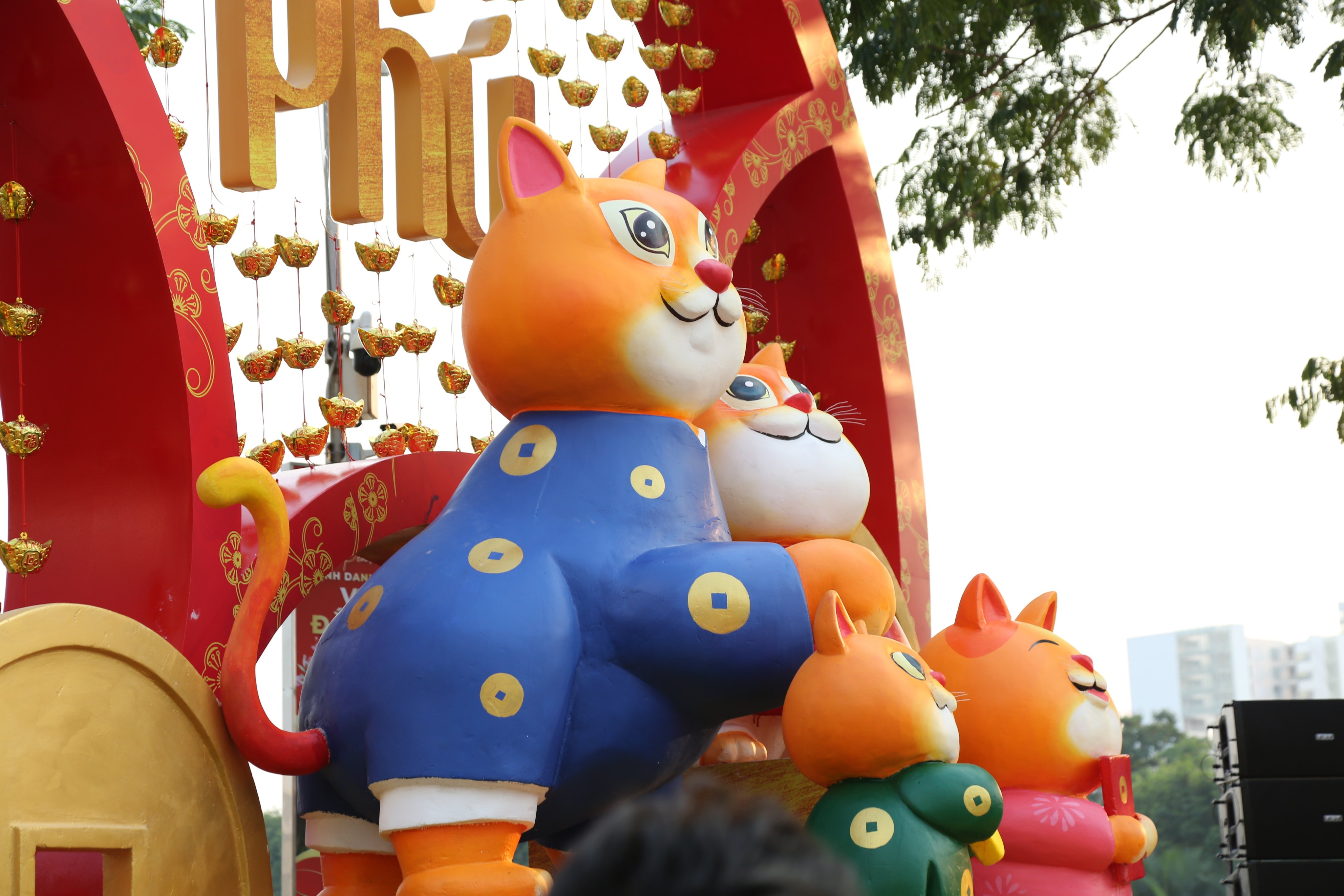 Cận cảnh đường hoa Phú Mỹ Hưng hút khách “check in”