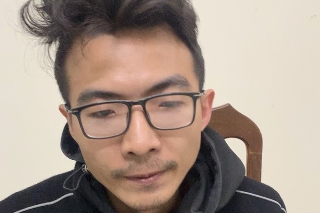 Đập bàn thờ bố, dọa giết con trai để ép mẹ chuyển tiền trả nợ