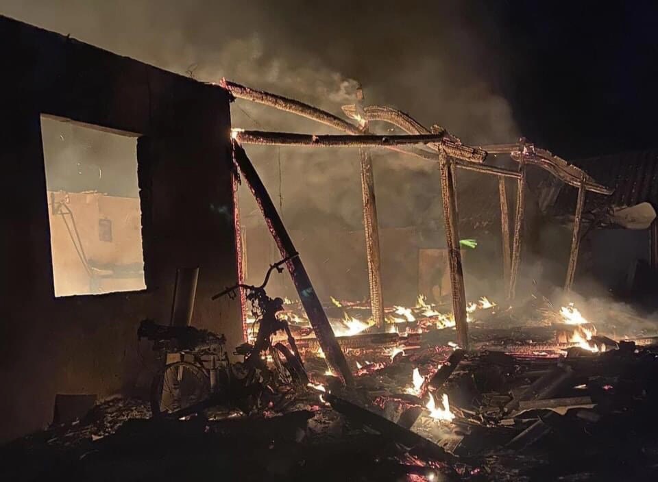 Mâu thuẫn, em trai tưới xăng đốt anh trai chiều mùng 1 Tết