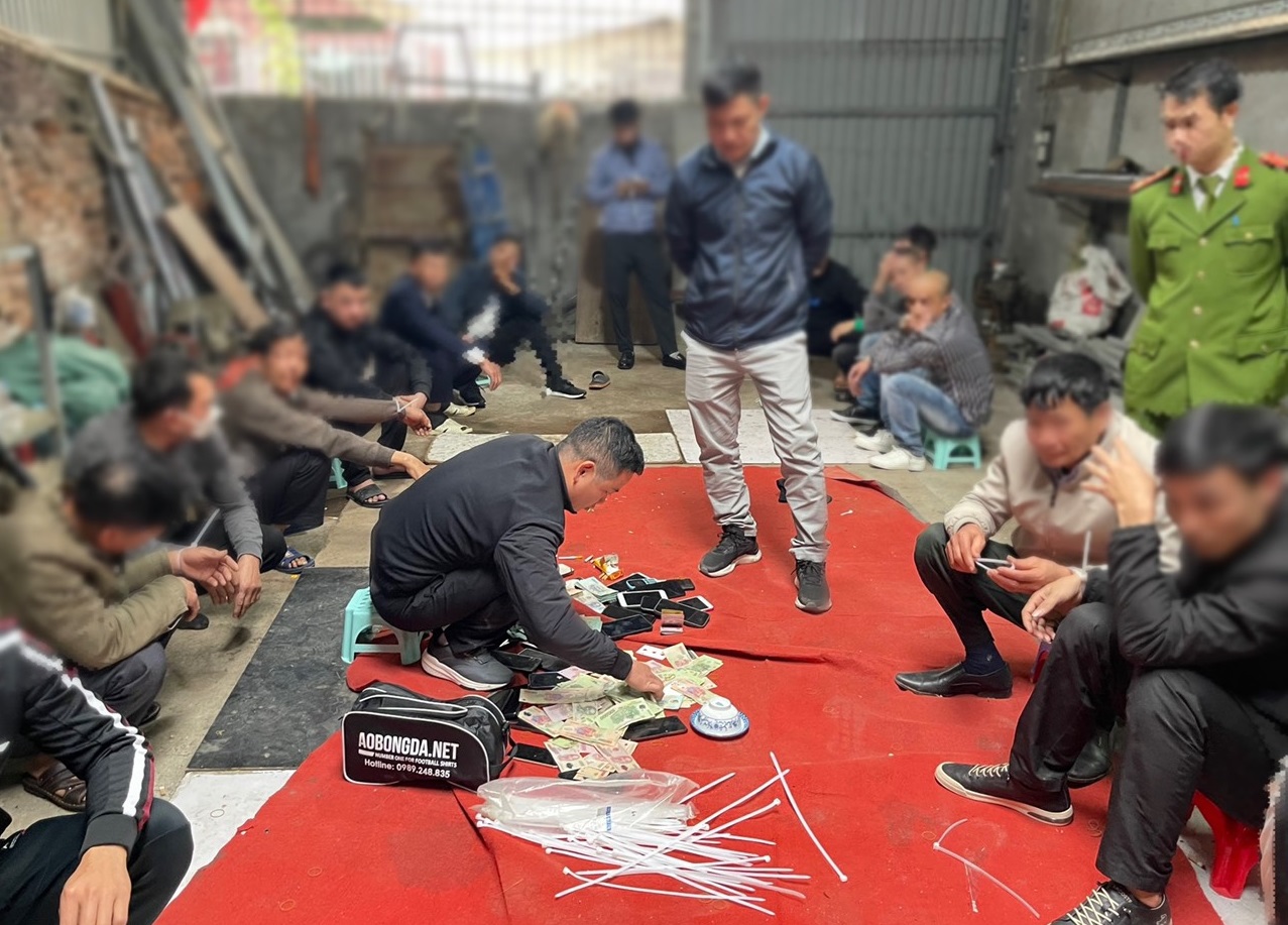 Bắt quả tang 32 con bạc khát nước sát phạt dịp Tết Nguyên đán Quý Mão 2023