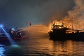 Hai tàu cá bất ngờ bốc cháy trong đêm mùng 6 Tết ở Đà Nẵng