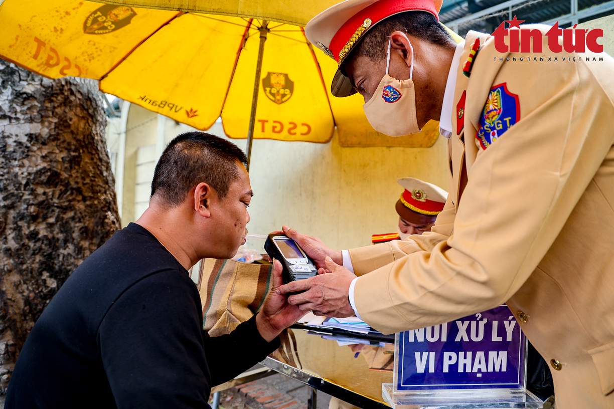 Công an Hà Nội tăng cường kiểm tra nồng độ cồn sau kỳ nghỉ Tết