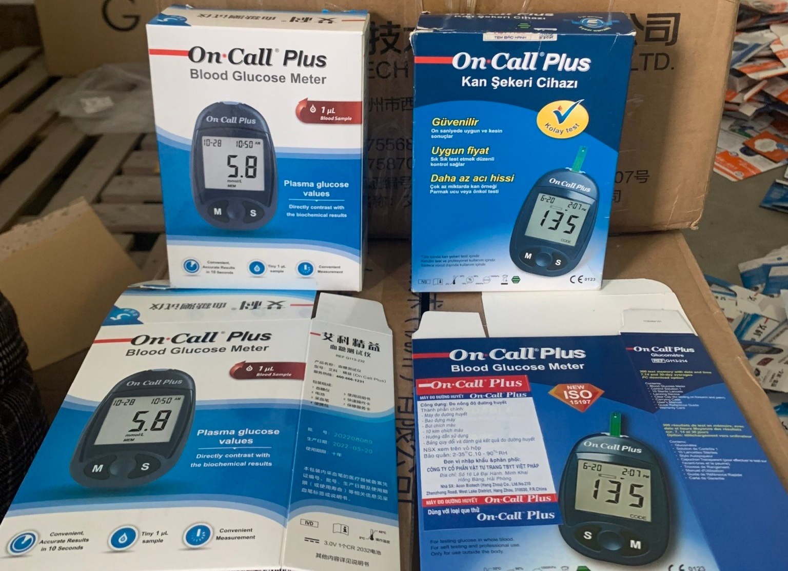 Phát hiện kho chứa hàng trăm máy đo đường huyết giả mạo