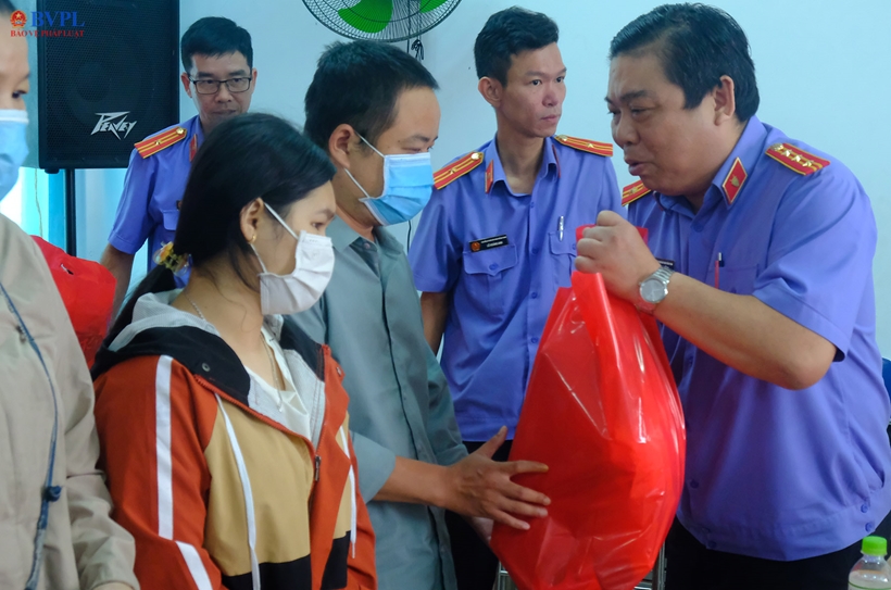 Góp thêm cánh én mang mùa Xuân đến mọi nhà