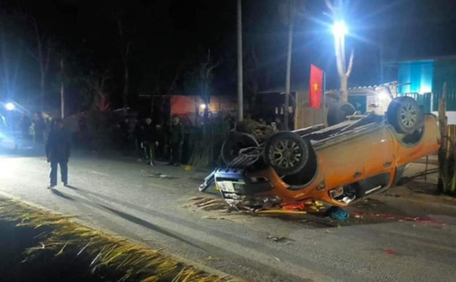 Ô tô bán tải va chạm liên hoàn khiến 4 người tử vong ở Điện Biên