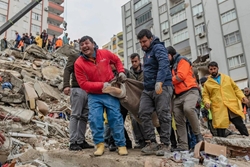 Thổ Nhĩ Kỳ tuyên bố 7 ngày quốc tang sau trận động đất khiến gần 5 000 người thiệt mạng