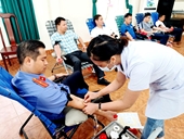 Đoàn viên Chi đoàn VKSND tỉnh Đắk Lắk hiến máu nhân đạo tại “Lễ hội Xuân Hồng”