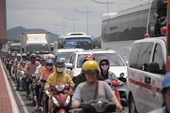 Công trình cầu Xóm Bóng chậm tiến độ, kết nối giao thông Bắc-Nam Nha Trang ùn tắc