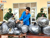 Bộ đội Biên phòng An Giang bắt giữ nghi phạm vận chuyển gần 60 kg cần sa