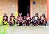 Gìn giữ nghề thêu truyền thống dân tộc Lô Lô ở Hà Giang