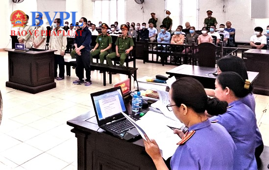 Xét xử 4 bị cáo phạm tội buôn lậu 65 tỉ đồng hàng quá cảnh