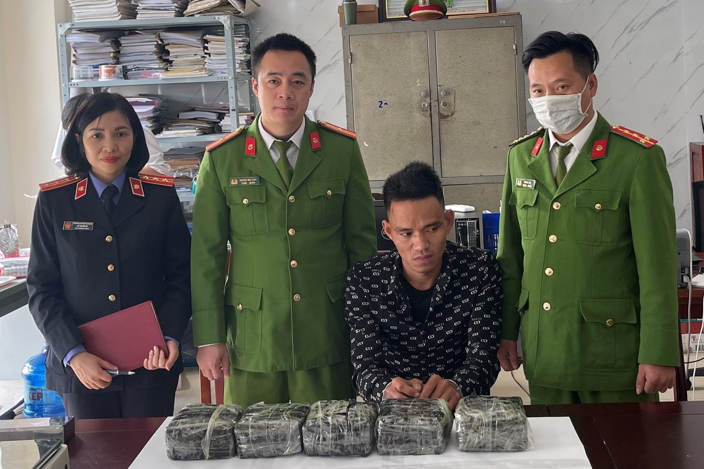 Kiểm sát mở niêm phong xác định khối lượng lớn ma túy đá