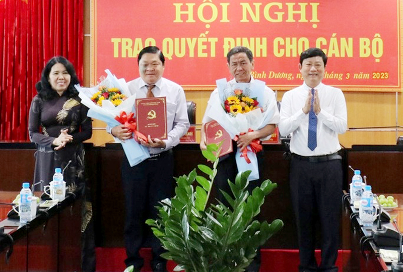 UBND tỉnh Bình Dương tổ chức hội nghị trao các Quyết định về công tác cán bộ