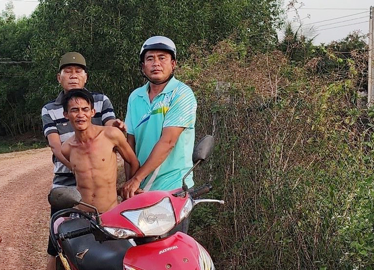 Đối tượng mang 4 tiền án dẫn vợ đang nuôi con nhỏ đi trộm cắp