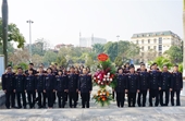 Thanh tra VKSND tối cao dâng hương tại Đài tưởng niệm đồng chí Hoàng Quốc Việt