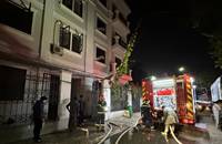 Giải cứu 5 người trong vụ cháy một nhà trọ trong đêm ở TP Hà Nội