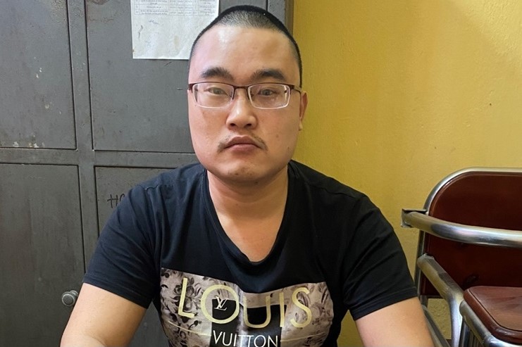 Bắt đối tượng lừa đảo chuyên tráo hàng đặt mua qua mạng