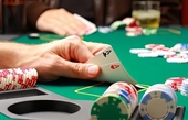 Bắt quả tang nhóm golfer đánh bạc poker trong khách sạn