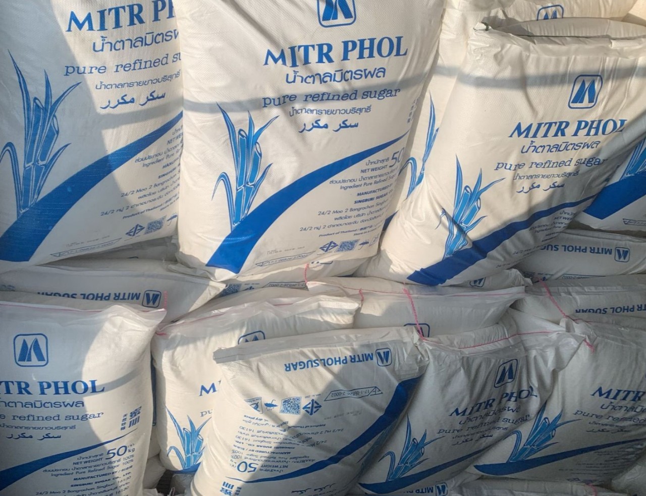 Bắt giữ 2 xe tải vận chuyển 57 tấn đường cát không rõ nguồn gốc