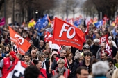 Gần 1 000 người bị bắt và bị thương trong các cuộc biểu tình phản đối tăng tuổi hưu tại Pháp