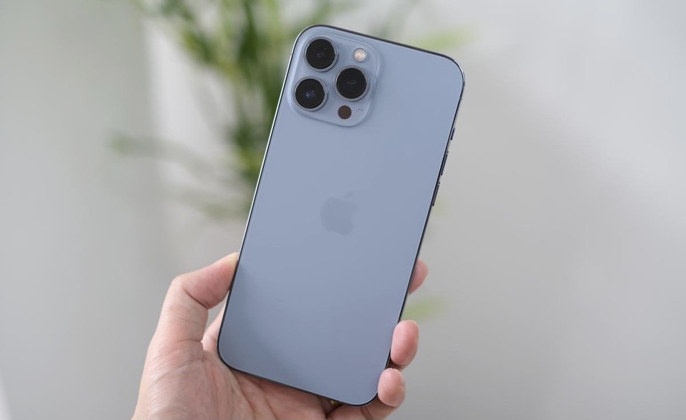 Đến phòng trọ của bạn ngủ, cuỗm luôn iPhone 12 Pro