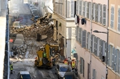 Sập 2 tòa nhà dân cư ở Marseille, Pháp, 10 người bị chôn vùi dưới đống đổ nát