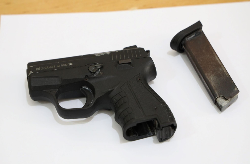 Bênh mẹ nuôi, dùng súng bắn người tình của mẹ