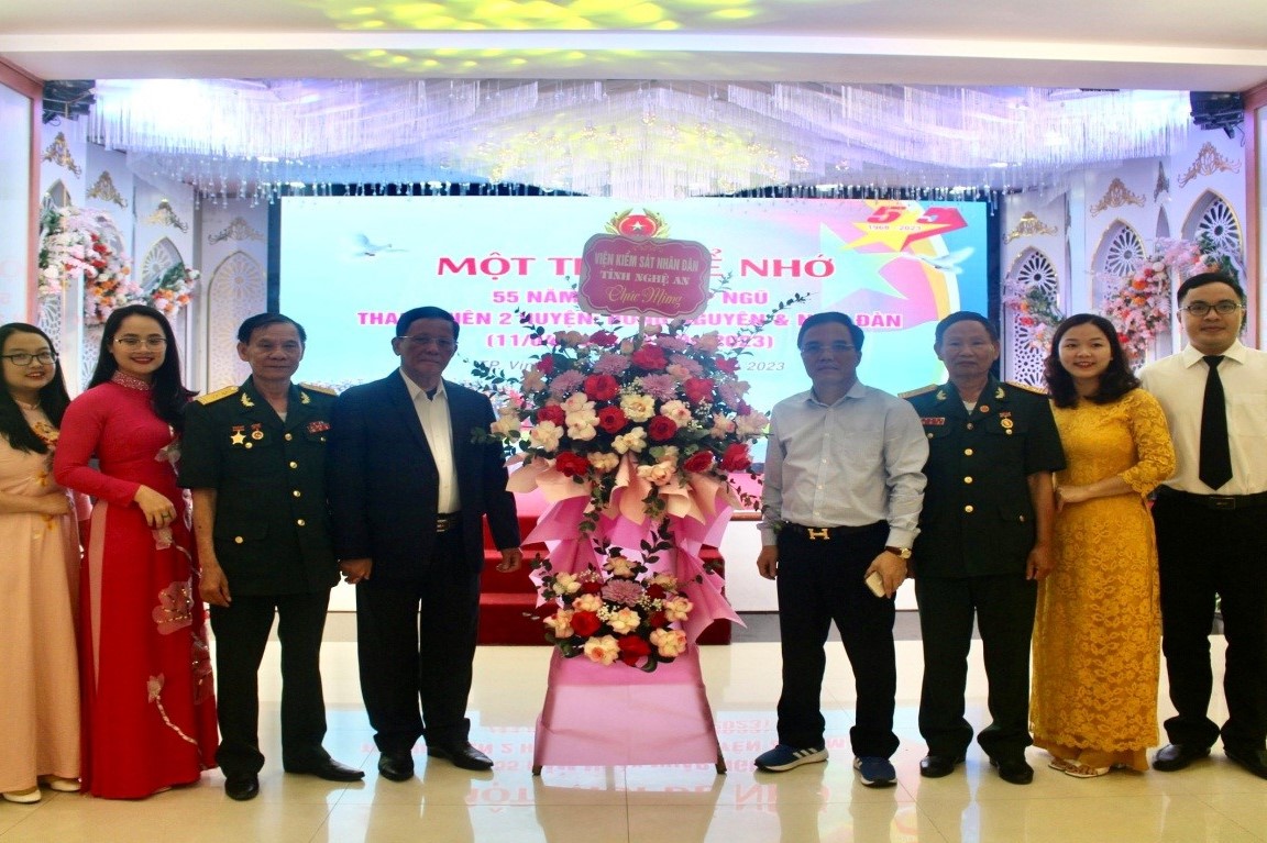 Chi đoàn VKSND tỉnh Nghệ An dự chương trình “Một thời để nhớ“