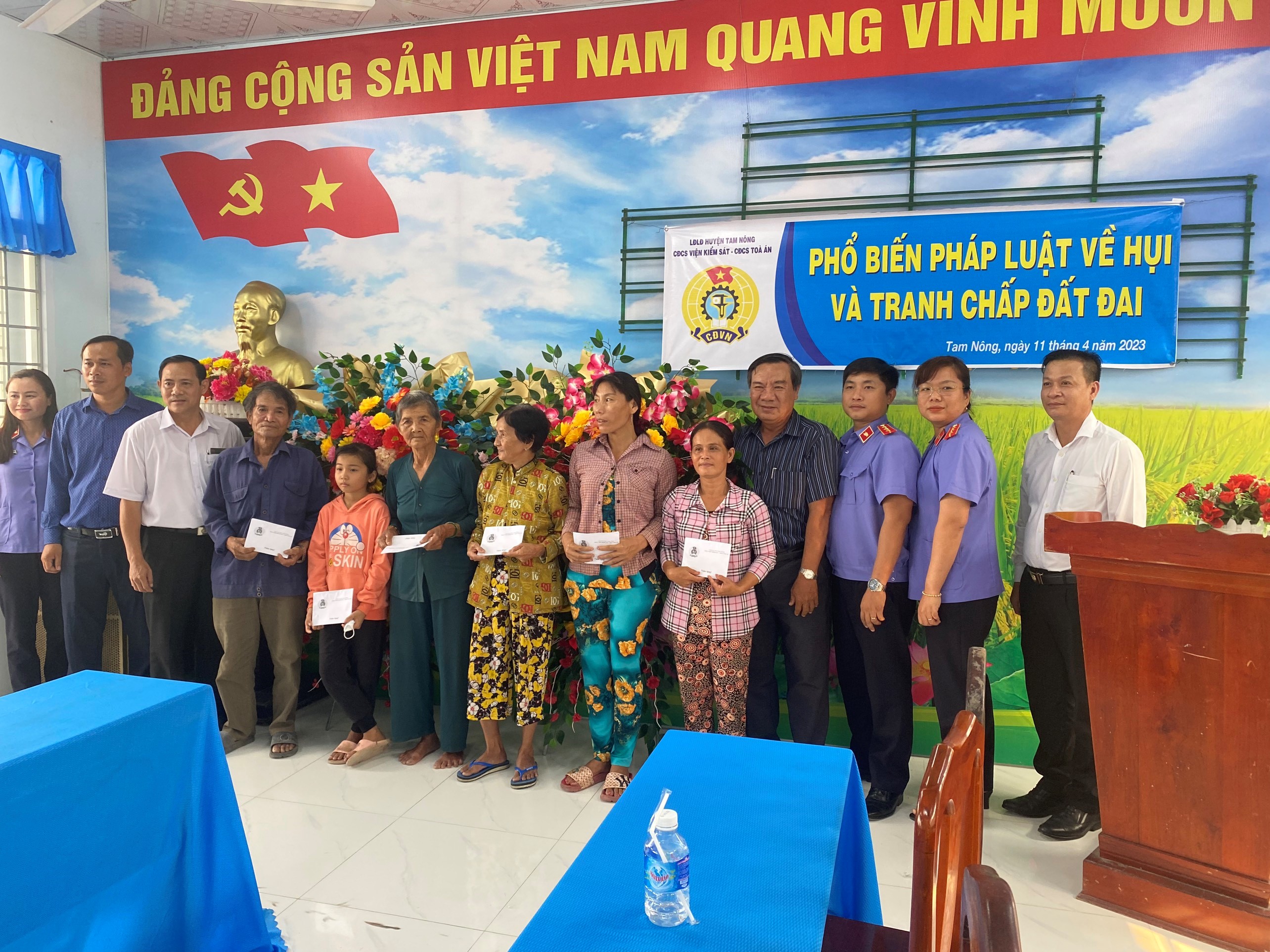 Viện kiểm sát tuyên truyền pháp luật về tranh chấp đất đai, tranh chấp hụi