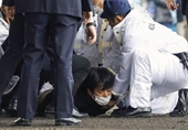 Thủ tướng Nhật Bản Kishida bị ném bom khói khi đi vận động tranh cử
