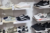 Phát hiện gần 6 000 đôi giày, dép “nhái” các nhãn hiệu nổi tiếng
