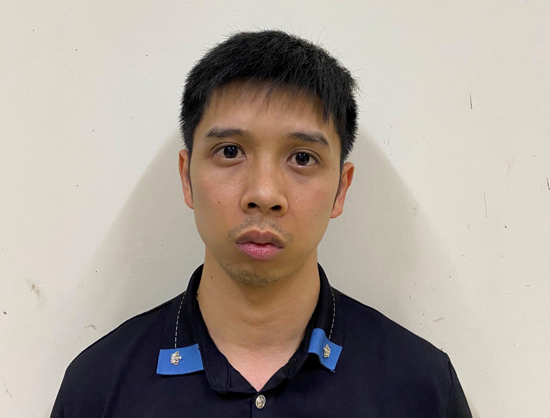 Vào chùa vãn cảnh rồi trộm hơn 100 triệu đồng