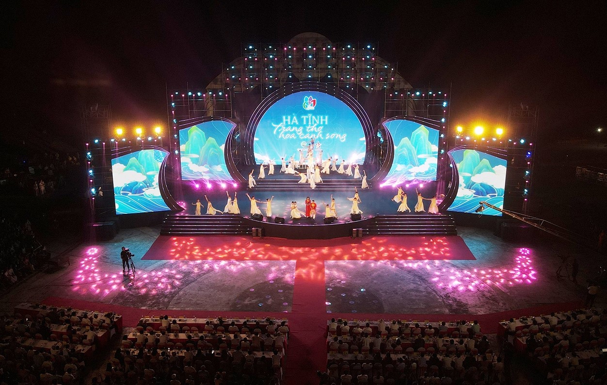 Khai trương năm du lịch 2023 “Hà Tĩnh – Trang thơ hòa cánh sóng”