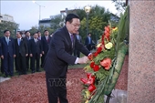 Chủ tịch Quốc hội Vương Đình Huệ đặt vòng hoa tại Tượng đài Chủ tịch Hồ Chí Minh ở Argentina