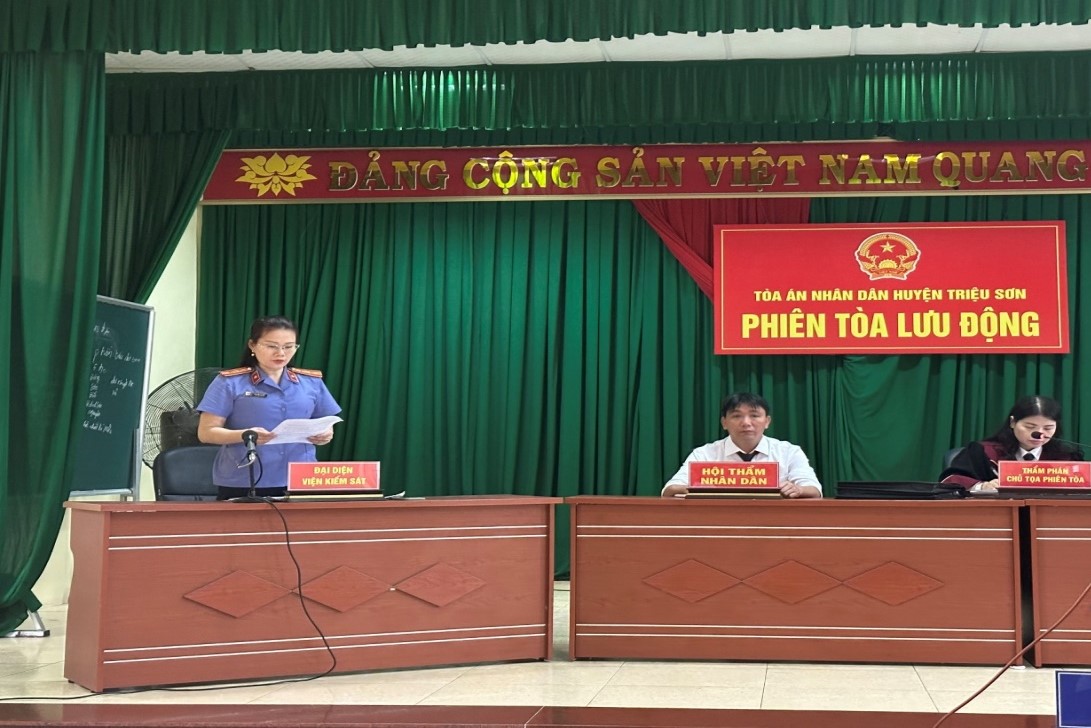 Tòa phúc thẩm chấp nhận kháng nghị của Viện kiểm sát giảm hình phạt đối với các bị cáo