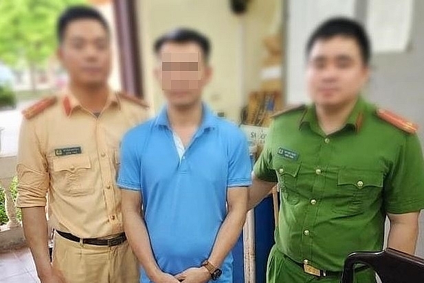 Phát hiện tài xế xe khách sử dụng giấy phép lái xe giả